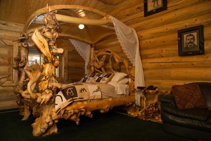 Hibernation Station Villa West Yellowstone Room photo